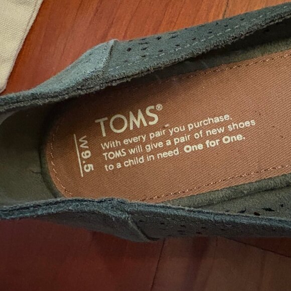 TOMS LASER PERFORATED OLIVE SUEDE FLATS SZ 9.5 NWT - NEVER WORN - Picture 6 of 6